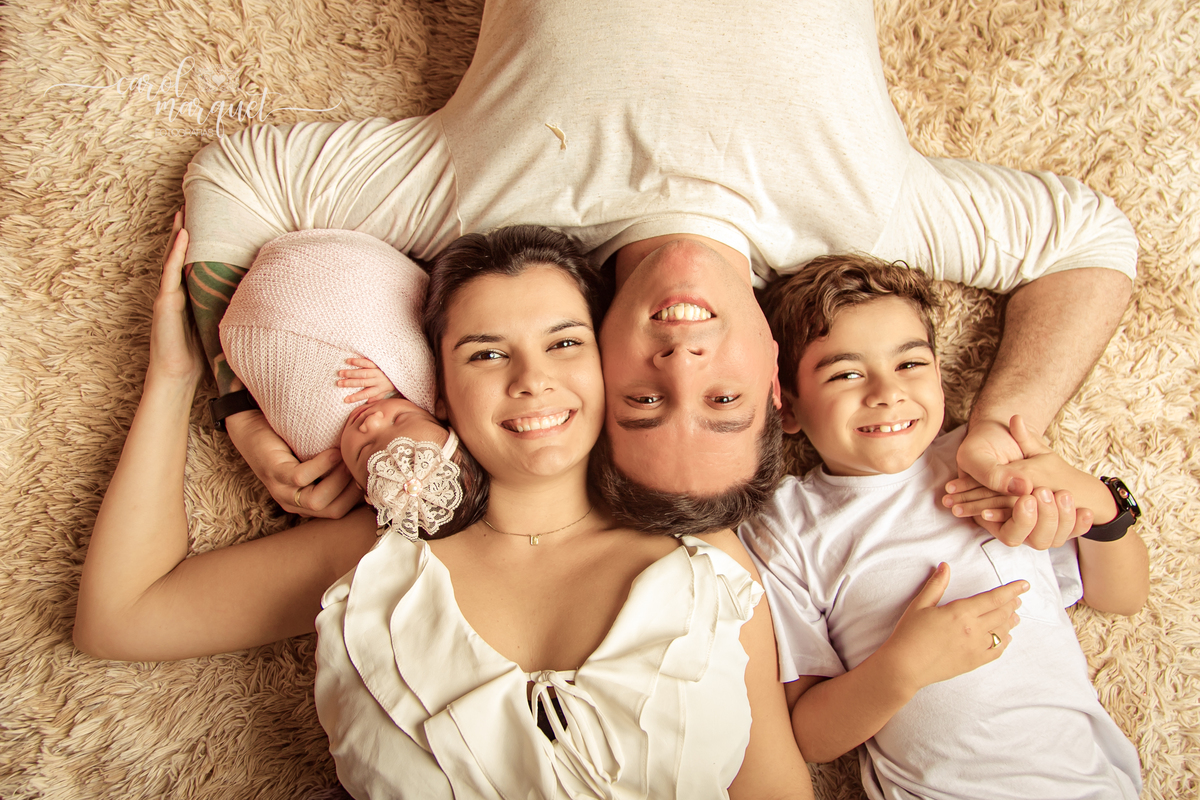 newborn recém nascido ensaio fotográfico retrato floresta flores jardim princesa irmão família Niterói Itaipu Região Oceânica Rio de Janeiro estúdio