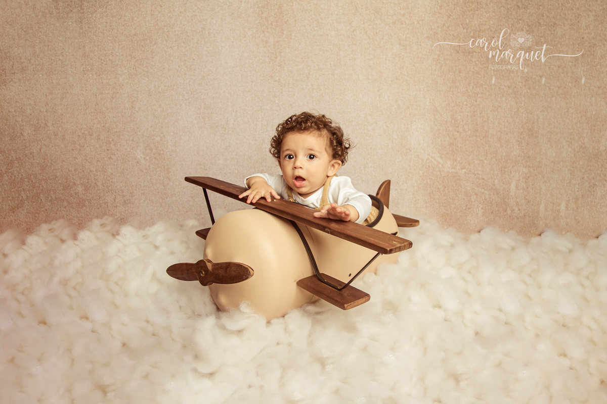 ensaio infantil acompanhamento mensal trimestral aviador crochê cowboy vaqueiro fazendeiro fazenda caipira cavalo curral família Niterói Itaipu Região Oceânica Rio de Janeiro