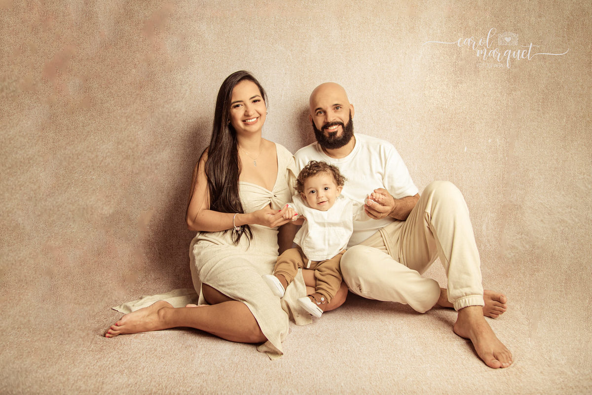 ensaio infantil acompanhamento mensal trimestral aviador crochê cowboy vaqueiro fazendeiro fazenda caipira cavalo curral família Niterói Itaipu Região Oceânica Rio de Janeiro
