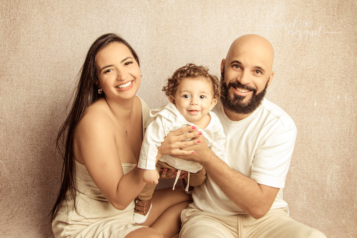 ensaio infantil acompanhamento mensal trimestral aviador crochê cowboy vaqueiro fazendeiro fazenda caipira cavalo curral família Niterói Itaipu Região Oceânica Rio de Janeiro
