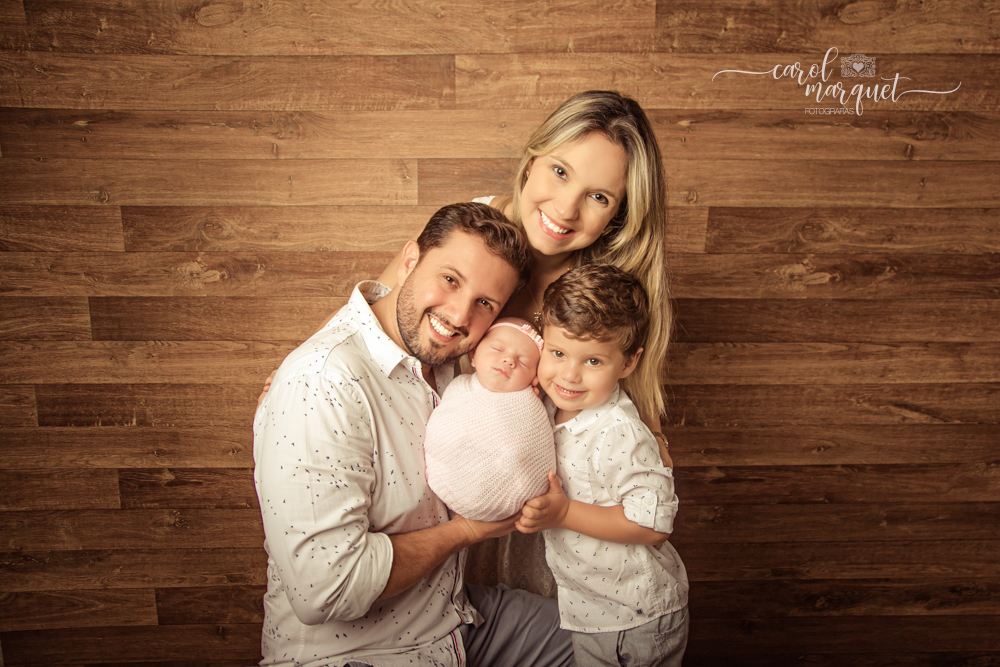 newborn recém nascido fotografia ensaio retrato flores floresta princesa meiga clean delicada irmãos família Itaipu Região Ocênica Rio de Janeiro Niterói