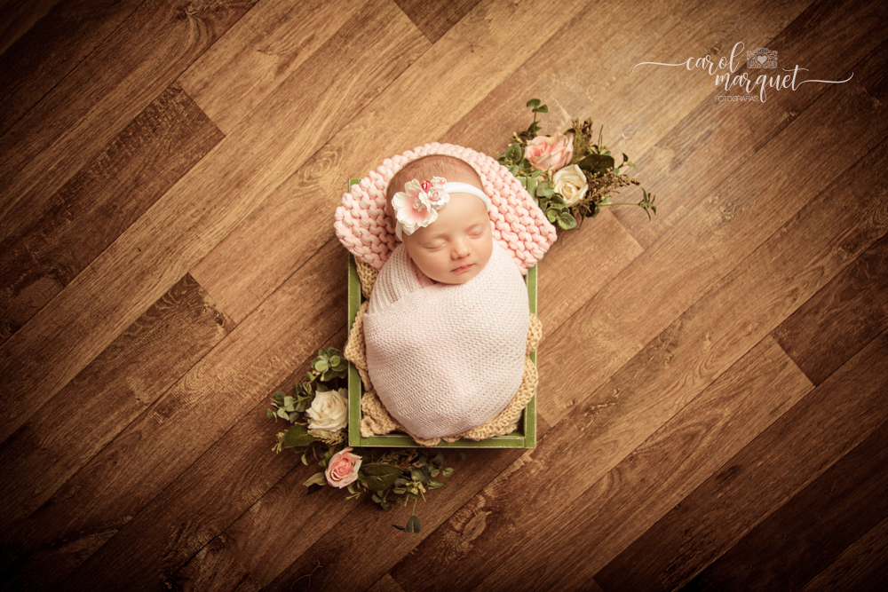 newborn recém nascido fotografia ensaio retrato flores floresta princesa meiga clean delicada irmãos família Itaipu Região Ocênica Rio de Janeiro Niterói