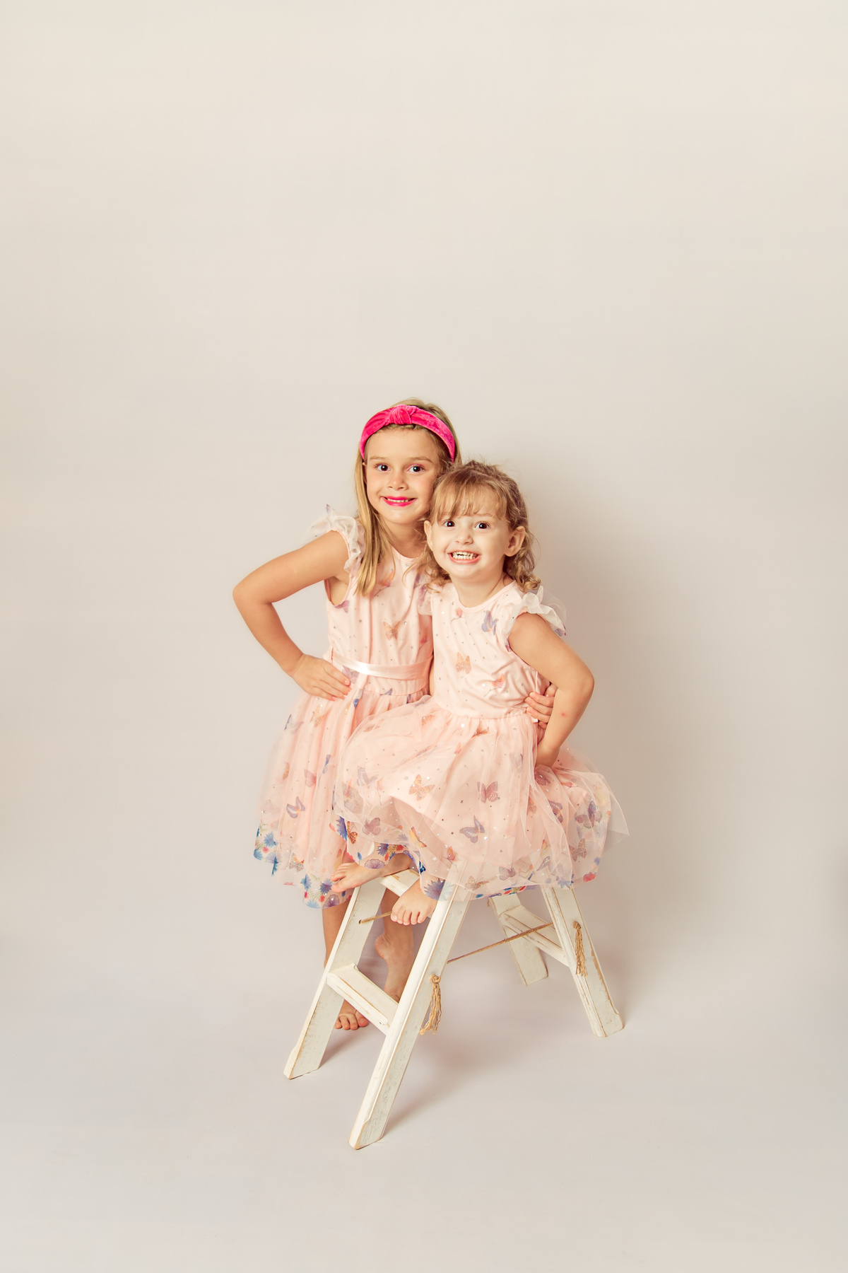 ensaio infantil irmãs clean book tradicional simples fotografia Niterói Rio de Janeiro Itaipu Região oceânica