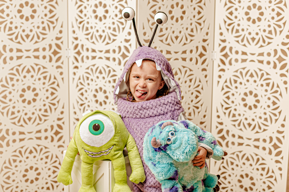 monstros sa boo sully micke monster sa ensaio infantil acompanhamento menina princesa brincadeira Niterói Itaipu Região Oceânica Rio de Janeiro