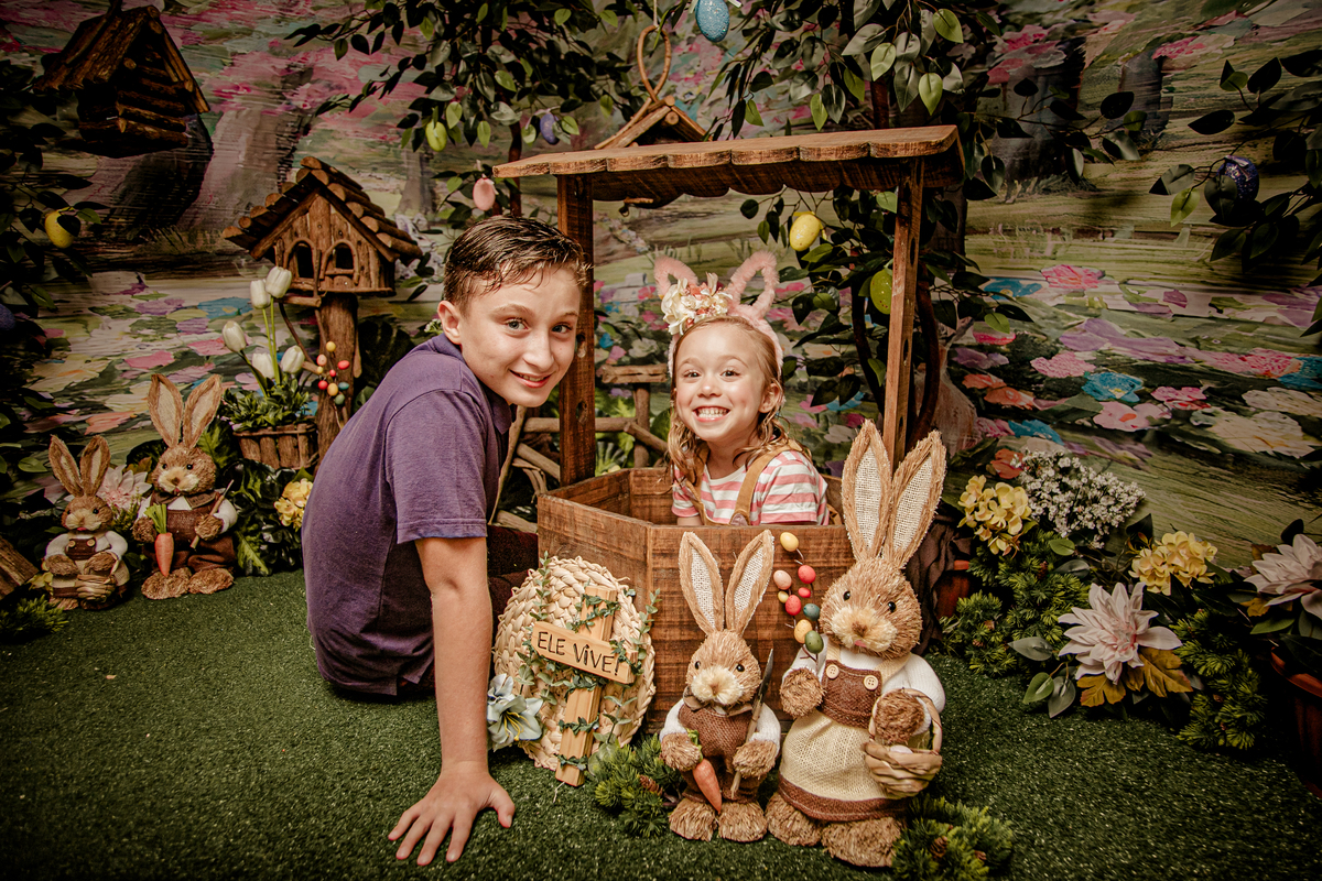Páscoa pascoal coelho coelhinho ensaio infantil mensal trimestral acompanhamento floresta bosque encantado irmãos flores poço prop casa de passarinho ovo Niterói Itaipu Rio de Janeiro Região Oceânica