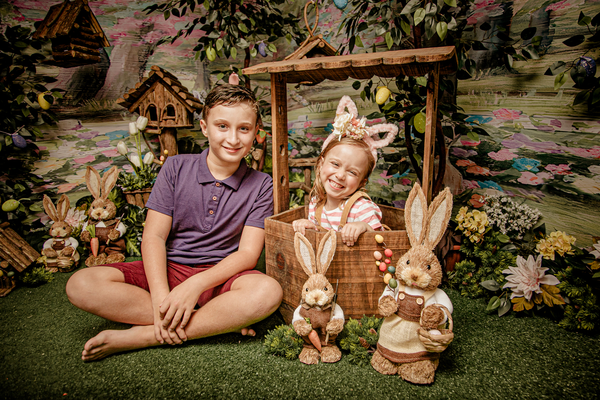 Páscoa pascoal coelho coelhinho ensaio infantil mensal trimestral acompanhamento floresta bosque encantado irmãos flores poço prop casa de passarinho ovo Niterói Itaipu Rio de Janeiro Região Oceânica