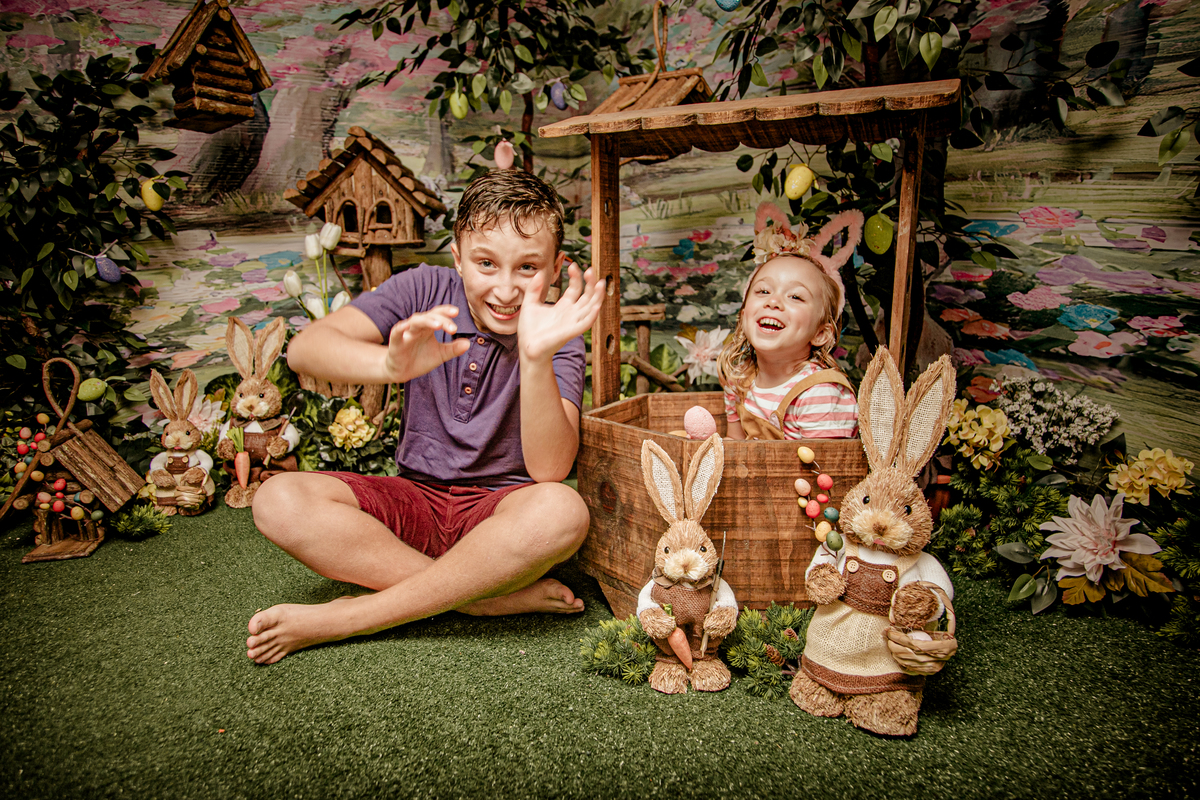 Páscoa pascoal coelho coelhinho ensaio infantil mensal trimestral acompanhamento floresta bosque encantado irmãos flores poço prop casa de passarinho ovo Niterói Itaipu Rio de Janeiro Região Oceânica
