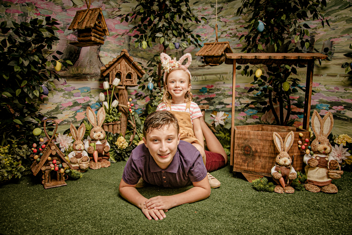 Páscoa pascoal coelho coelhinho ensaio infantil mensal trimestral acompanhamento floresta bosque encantado irmãos flores poço prop casa de passarinho ovo Niterói Itaipu Rio de Janeiro Região Oceânica
