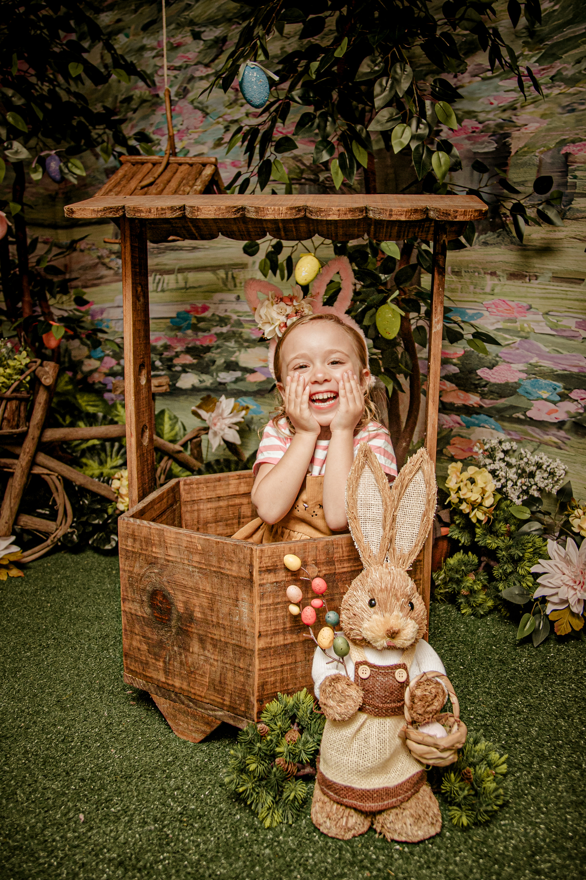 Páscoa pascoal coelho coelhinho ensaio infantil mensal trimestral acompanhamento floresta bosque encantado irmãos flores poço prop casa de passarinho ovo Niterói Itaipu Rio de Janeiro Região Oceânica