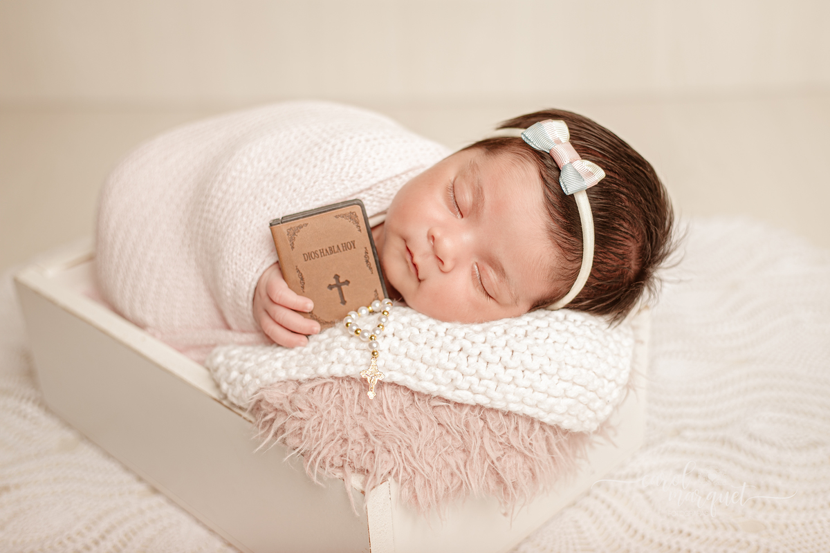 newborn recém nascido ensaio fotográfico princesa Deus abençoada família divindade terço chapeuzinho vermelho ovelha rebanho Jesus amigurumi Niterói Itaipu Região Oceânica Rio de Janeiro