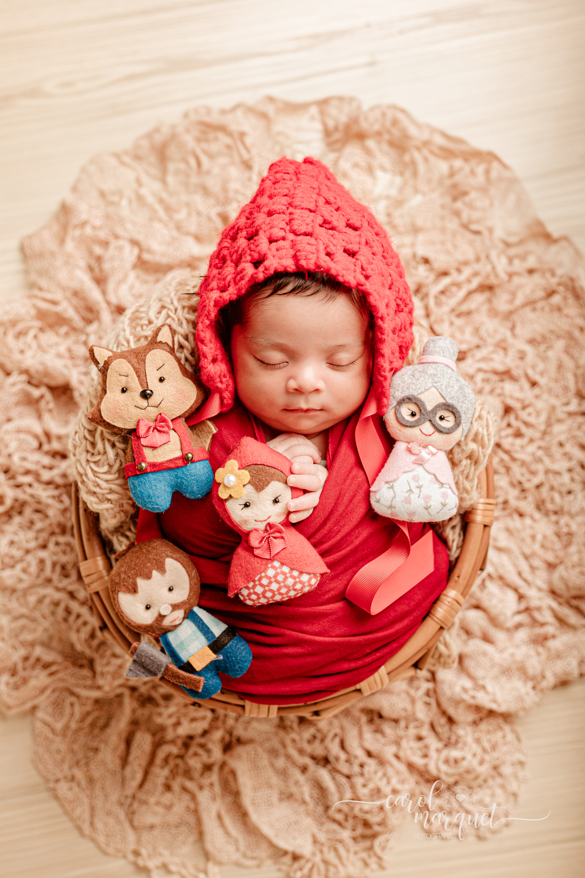 newborn recém nascido ensaio fotográfico princesa Deus abençoada família divindade terço chapeuzinho vermelho ovelha rebanho Jesus amigurumi Niterói Itaipu Região Oceânica Rio de Janeiro