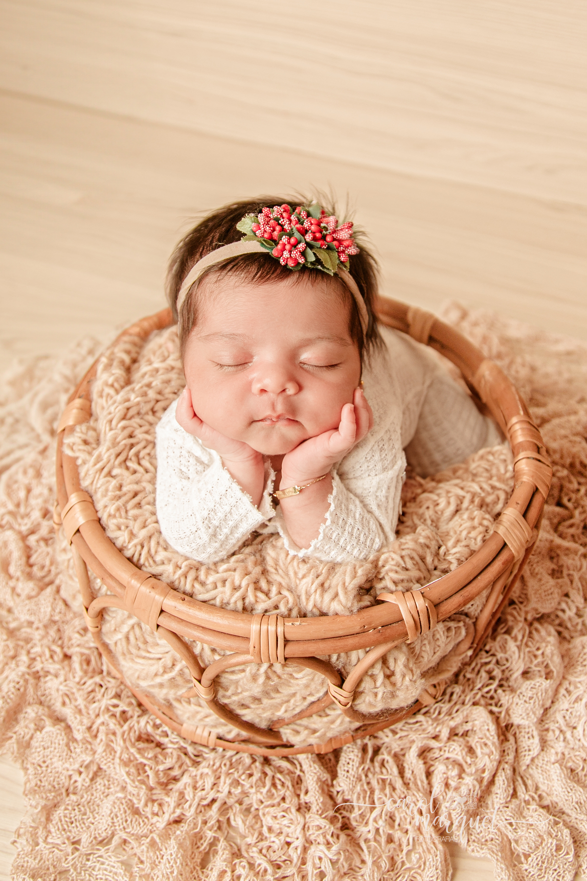 newborn recém nascido ensaio fotográfico princesa Deus abençoada família divindade terço chapeuzinho vermelho ovelha rebanho Jesus amigurumi Niterói Itaipu Região Oceânica Rio de Janeiro