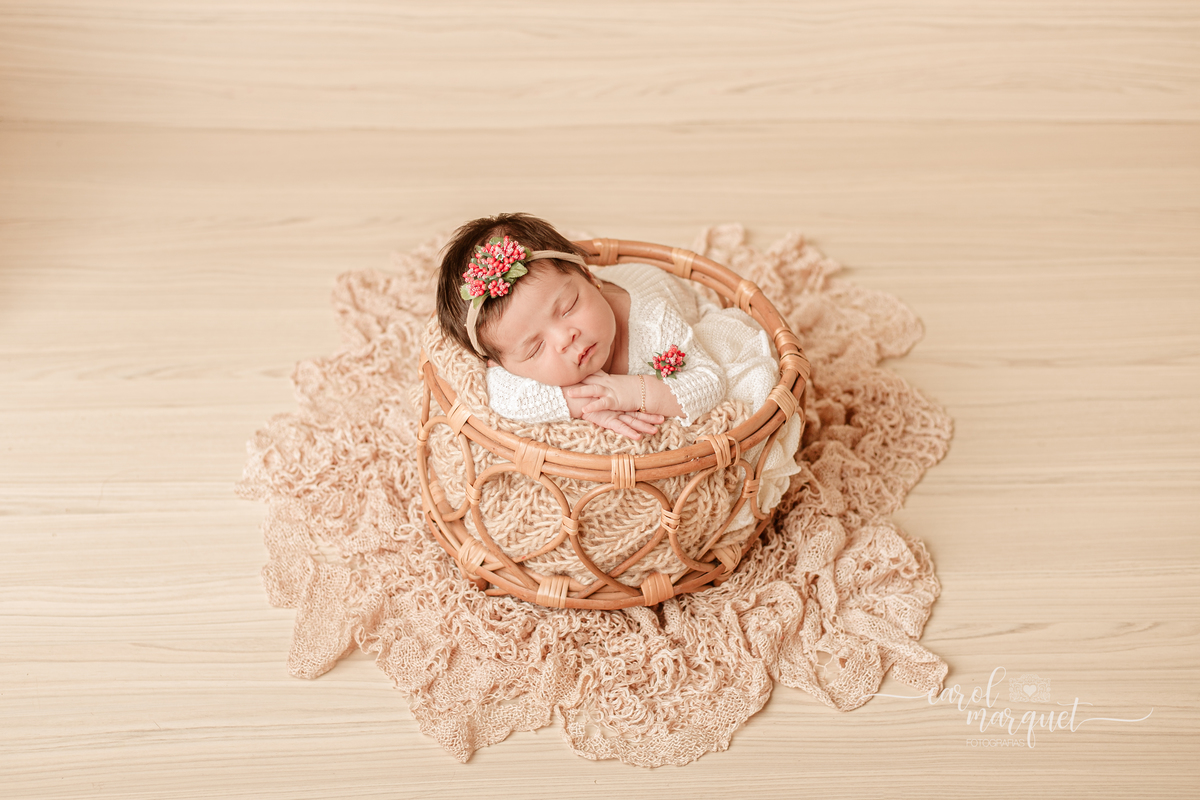 newborn recém nascido ensaio fotográfico princesa Deus abençoada família divindade terço chapeuzinho vermelho ovelha rebanho Jesus amigurumi Niterói Itaipu Região Oceânica Rio de Janeiro