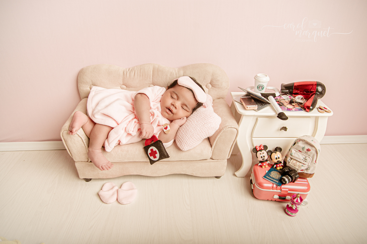 newborn recém nascido ensaio fotográfico retrato irmã bebê beleza girassol flor floresta jardim família Niterói Rio de Janeiro Região Oceânica Itaipu