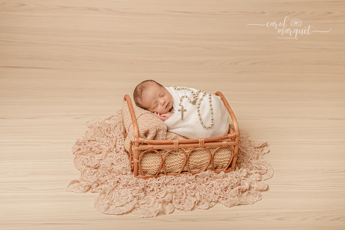 ensaio infantil bebê recém nascido newborn panda amigurumi cowboy violão seresta floresta terço Deus católico coala Niterói Itaipu Região Oceânica Rio de Janeiro