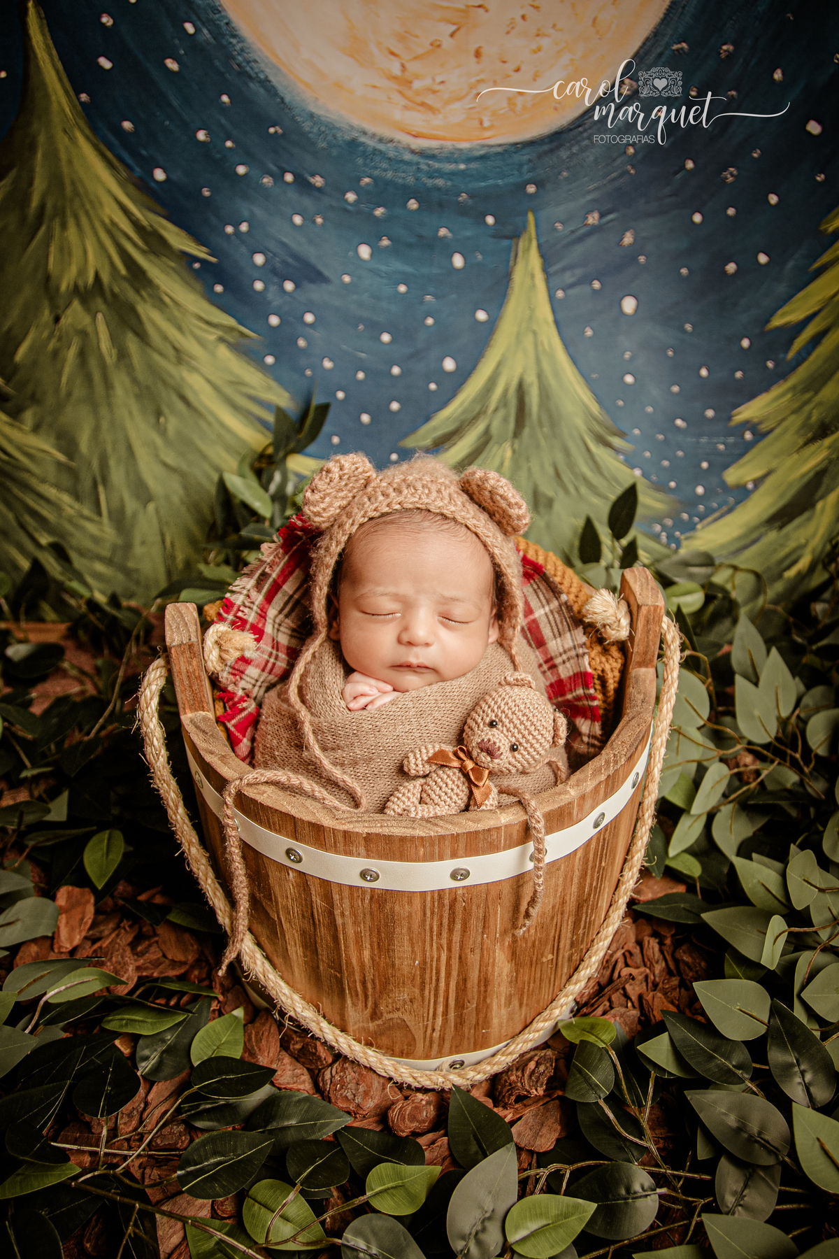 ensaio infantil bebê recém nascido newborn panda amigurumi cowboy violão seresta floresta terço Deus católico coala Niterói Itaipu Região Oceânica Rio de Janeiro