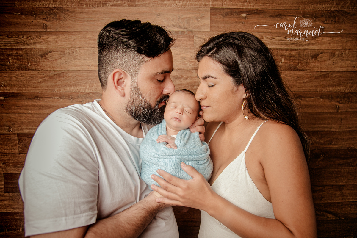 ensaio infantil bebê recém nascido newborn panda amigurumi cowboy violão seresta floresta terço Deus católico coala Niterói Itaipu Região Oceânica Rio de Janeiro