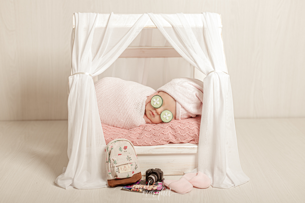 newborn recém nascida bebê neném criança baby fotografia ensaio fotográfico flores jardim anjo Deus católico evangélico beleza viagem Niterói Rio de Janeiro Itaipu Região Oceânica