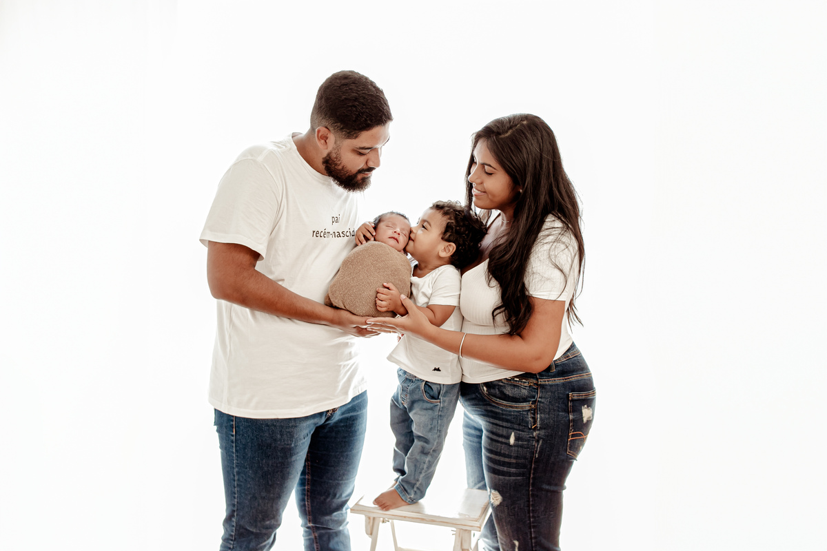 newborn família irmãos recém nascido fotografia ensaio marinheiro Deus católico evangélico Niterói Itaipu Região Oceânica