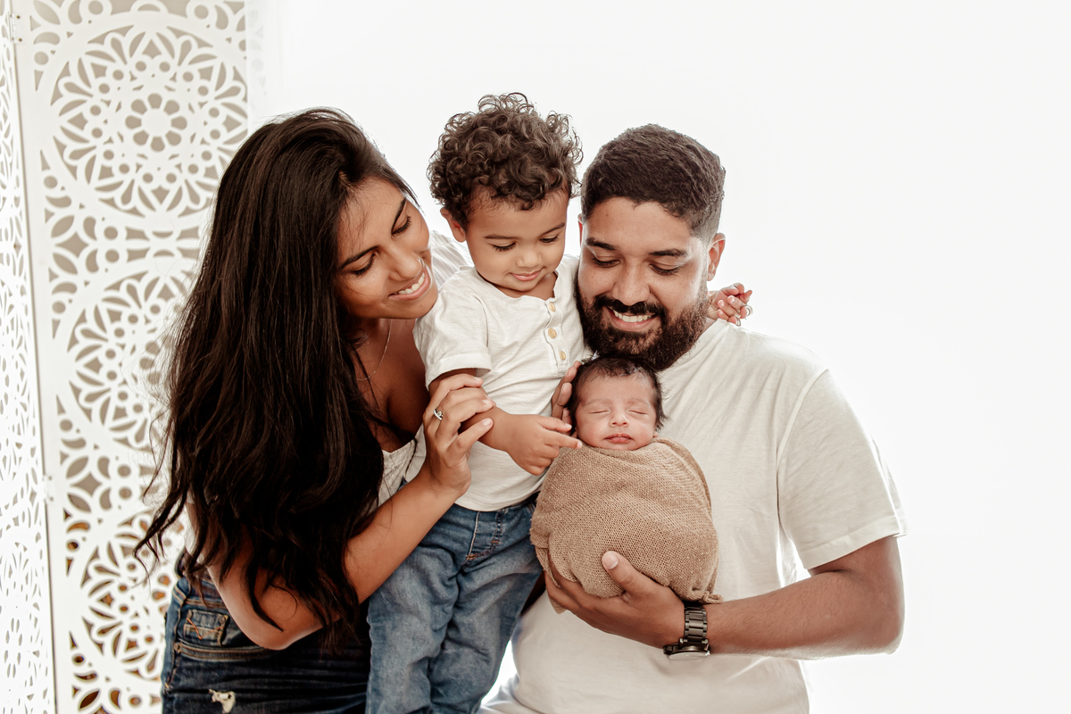 newborn família irmãos recém nascido fotografia ensaio marinheiro Deus católico evangélico Niterói Itaipu Região Oceânica