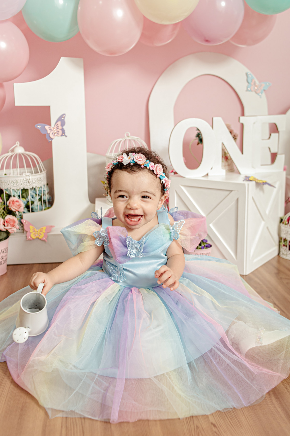 gêmeas jardim de borboletas encantado flor bolas balão família irmãs colorido candy color 1 ano festa ensaio fotográfico temático Itaipu Niterói Região Oceânica 