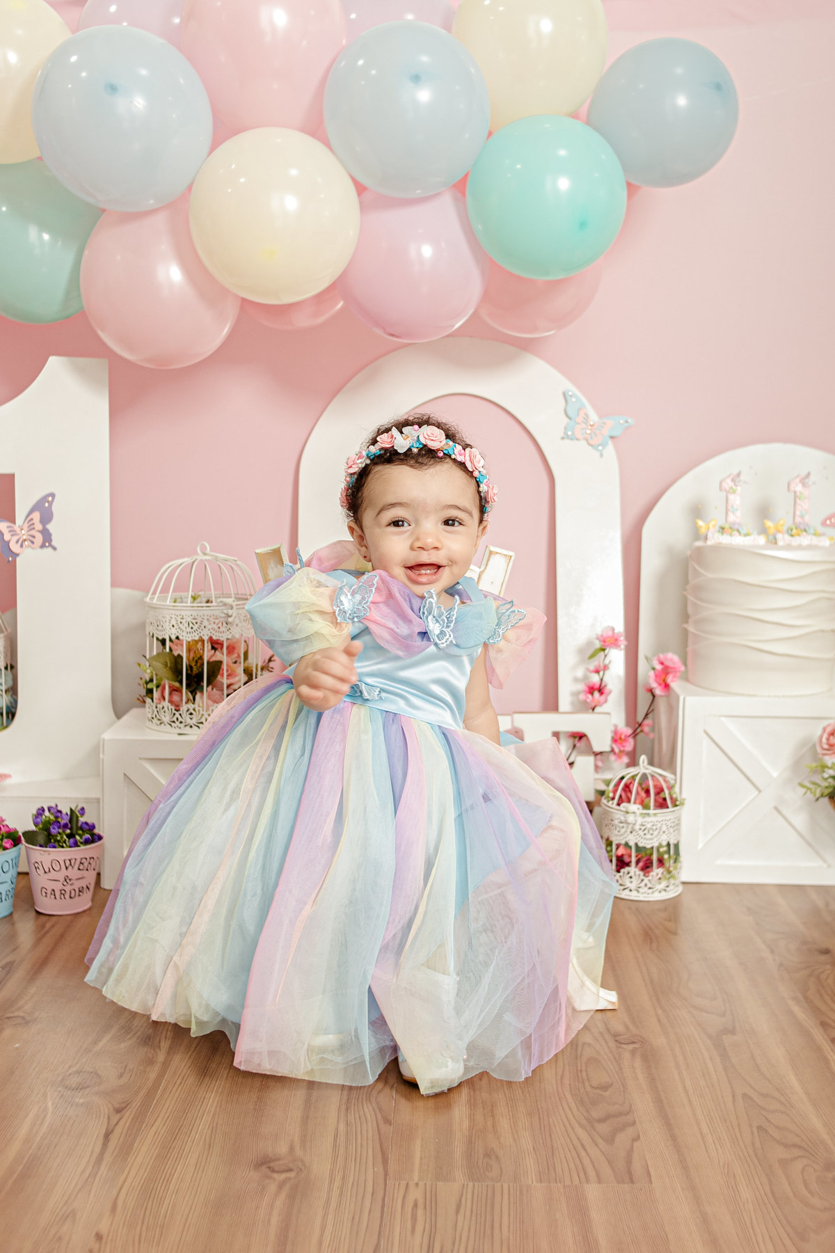 gêmeas jardim de borboletas encantado flor bolas balão família irmãs colorido candy color 1 ano festa ensaio fotográfico temático Itaipu Niterói Região Oceânica 