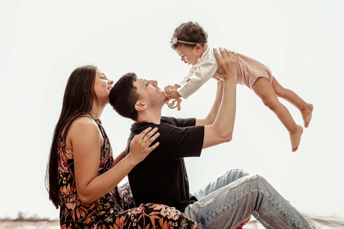 ensaio trimestral acompanhamento infantil jardim floresta flor princesa menina família Deus fé amor niterói Itaipu Região Oceânica