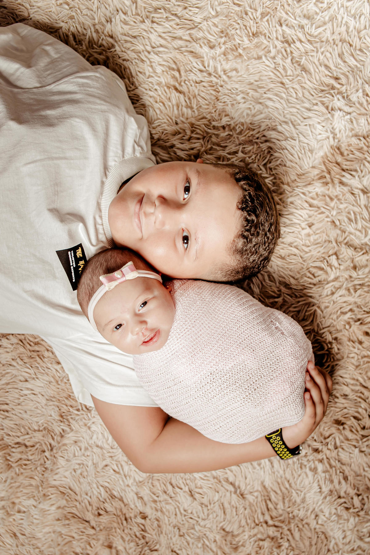 newborn recém nascido bebê princesa flor irmã irmãos família Deus arco íris balé ballet jardim flores boho rústico romântico delicado sombrinha amigurumi crochê Niterói Rio de Janeiro Itaipu Região Oceânica Ensaio infantil