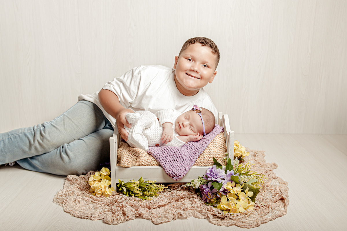 newborn recém nascido bebê princesa flor irmã irmãos família Deus arco íris balé ballet jardim flores boho rústico romântico delicado sombrinha amigurumi crochê Niterói Rio de Janeiro Itaipu Região Oceânica Ensaio infantil