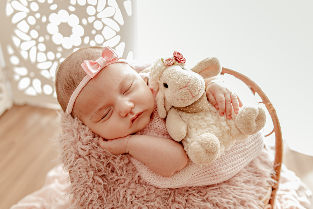 newborn recém nascido bebê princesa flor irmã irmãos família Deus arco íris balé ballet jardim flores boho rústico romântico delicado sombrinha amigurumi crochê Niterói Rio de Janeiro Itaipu Região Oceânica Ensaio infantil