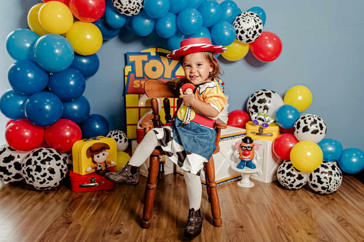ensaio infantil irmãos gêmeos menina menino casal Jessie Woody cabeça de batata buzz lightyear toy story ensaio pré festa vaca vaqueiro cowboy Itaipu Niterói Região Oceânica Rio de Janeiro