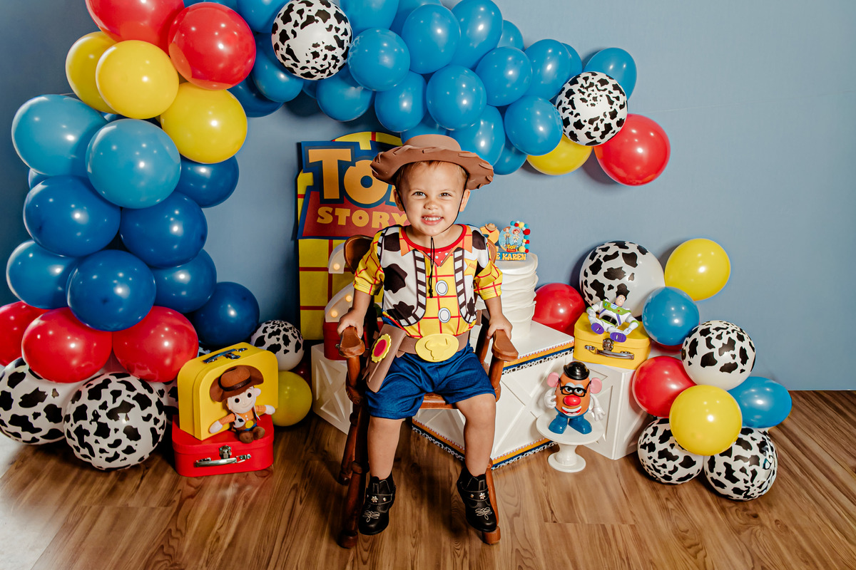 ensaio infantil irmãos gêmeos menina menino casal Jessie Woody cabeça de batata buzz lightyear toy story ensaio pré festa vaca vaqueiro cowboy Itaipu Niterói Região Oceânica Rio de Janeiro