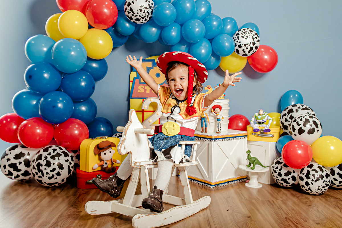 ensaio infantil irmãos gêmeos menina menino casal Jessie Woody cabeça de batata buzz lightyear toy story ensaio pré festa vaca vaqueiro cowboy Itaipu Niterói Região Oceânica Rio de Janeiro