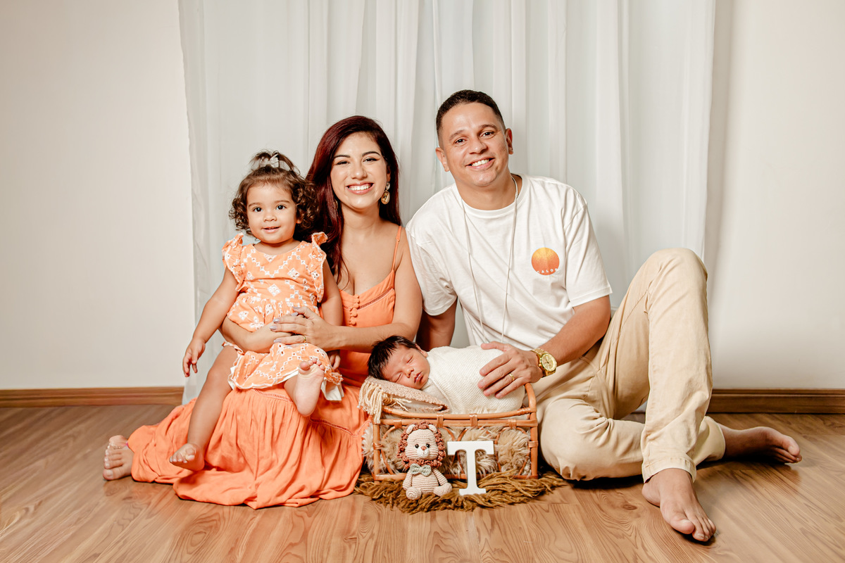 newborn recém nascido ensaio fotográfico fotografia retrato família Deus menino irmãos irmã irmão cristão barco flamengo Niterói Região Oceânica Itaipu Rio de Janeiro