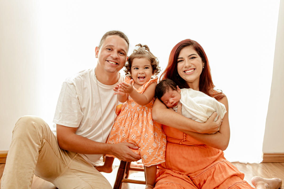 newborn recém nascido ensaio fotográfico fotografia retrato família Deus menino irmãos irmã irmão cristão barco flamengo Niterói Região Oceânica Itaipu Rio de Janeiro