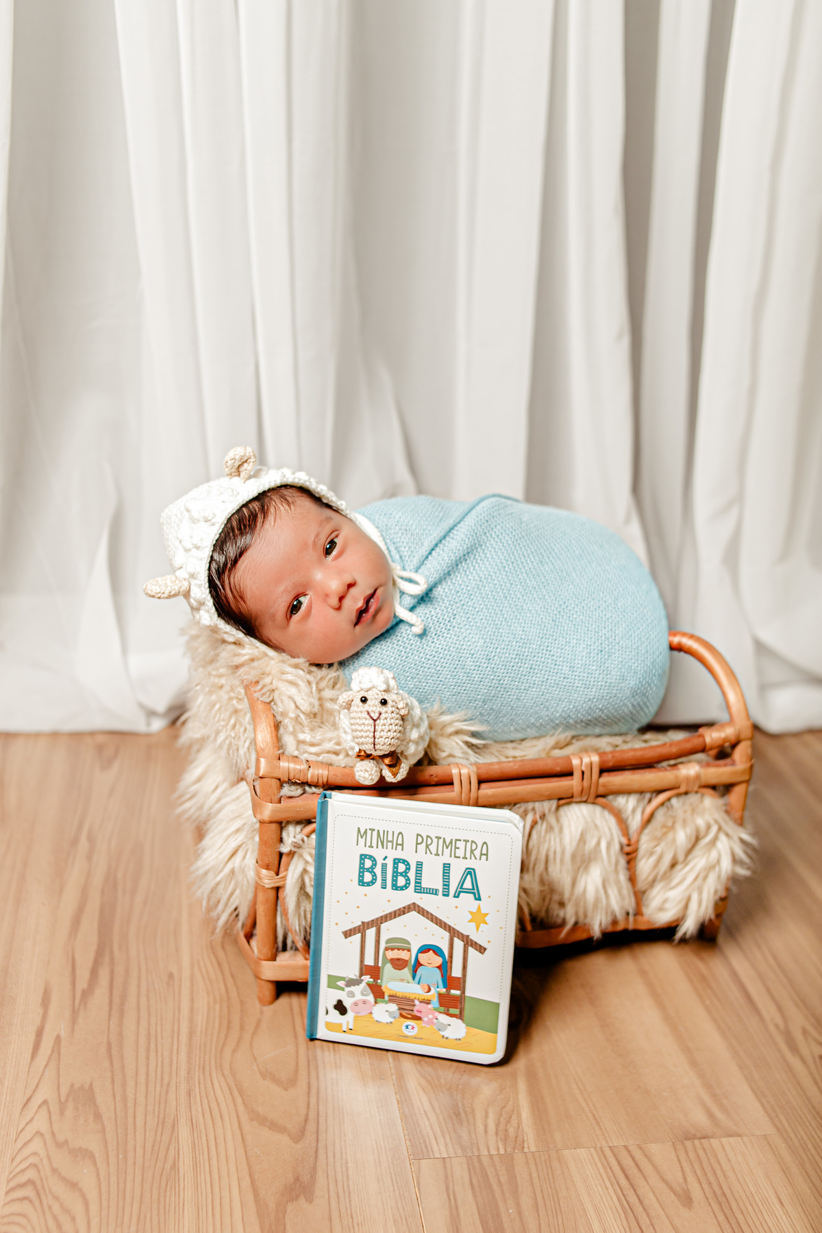 newborn recém nascido ensaio fotográfico fotografia retrato família Deus menino irmãos irmã irmão cristão barco flamengo Niterói Região Oceânica Itaipu Rio de Janeiro bíblia católico evangélico
