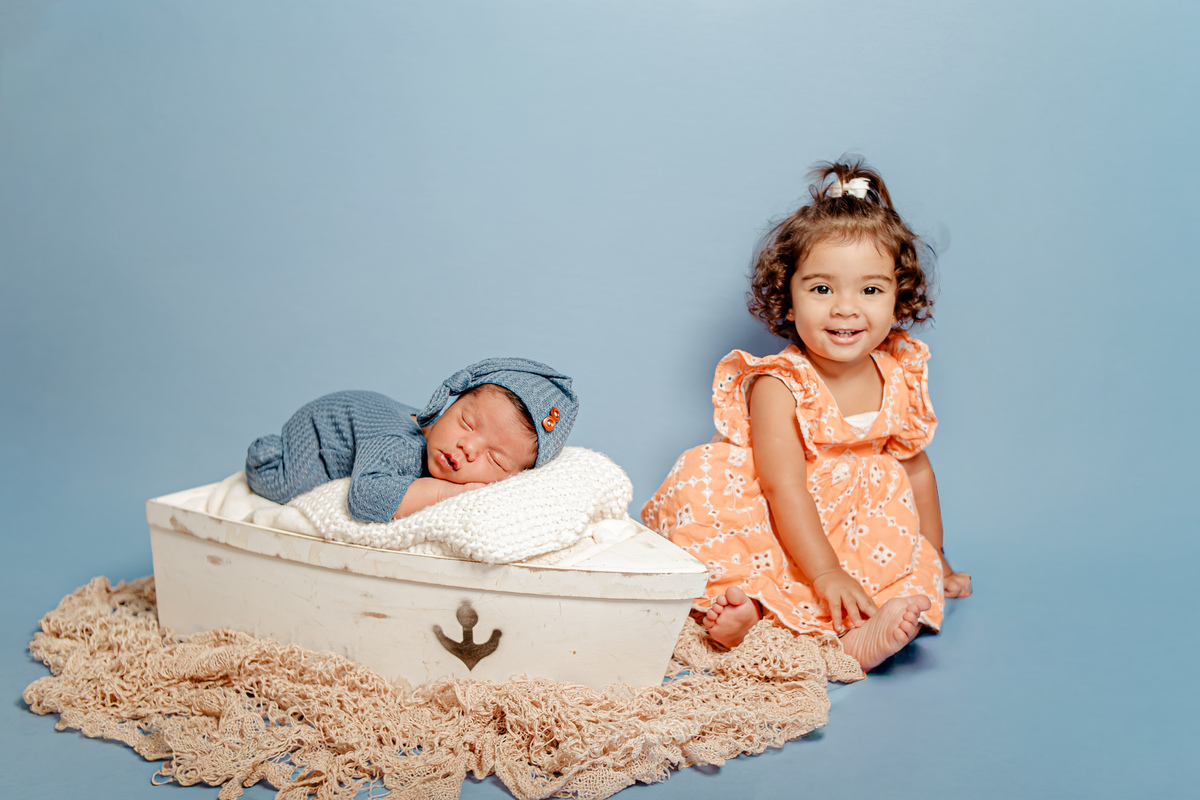 newborn recém nascido ensaio fotográfico fotografia retrato família Deus menino irmãos irmã irmão cristão barco flamengo Niterói Região Oceânica Itaipu Rio de Janeiro