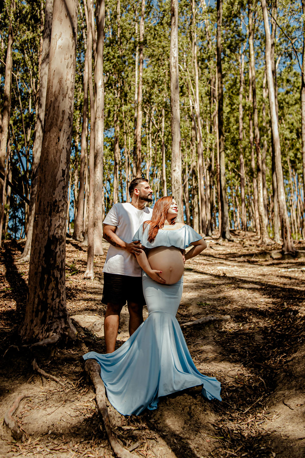 gestante gestação newborn recém nascido família floresta bebê neném filho filha irmãos Niterói Floresta de Eucalipto Ruínas antigas Parque da Cidade Rio de Janeiro ensaio fotográfico fotografia foto