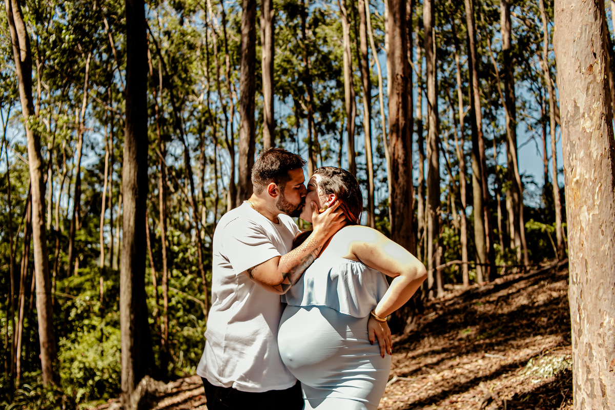 gestante gestação newborn recém nascido família floresta bebê neném filho filha irmãos Niterói Floresta de Eucalipto Ruínas antigas Parque da Cidade Rio de Janeiro ensaio fotográfico fotografia foto