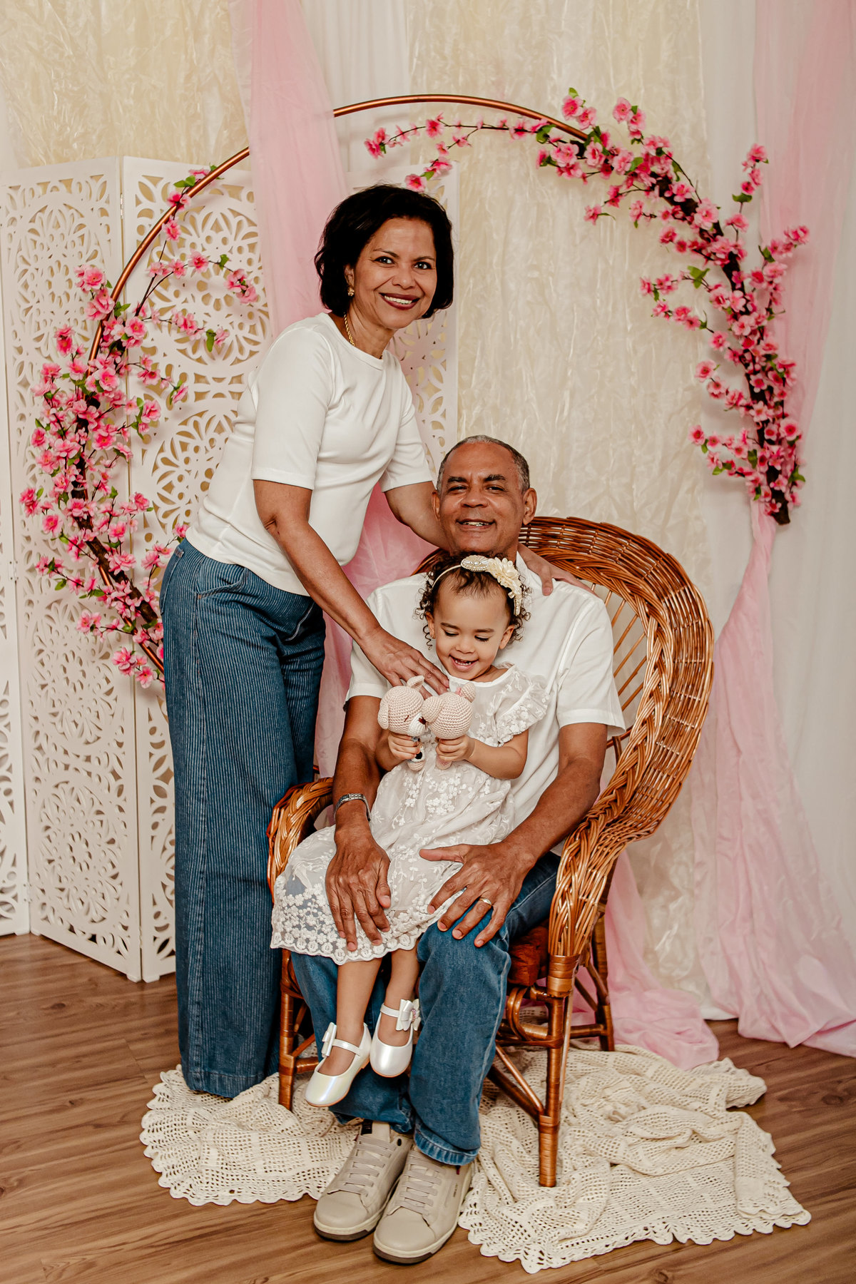 ensaio em família menina flor floresta princesa menina tia frança rio de janeiro brasil Niterói Itaipu Região Oceânica fotografia foto ensaio sessão retrato vovó