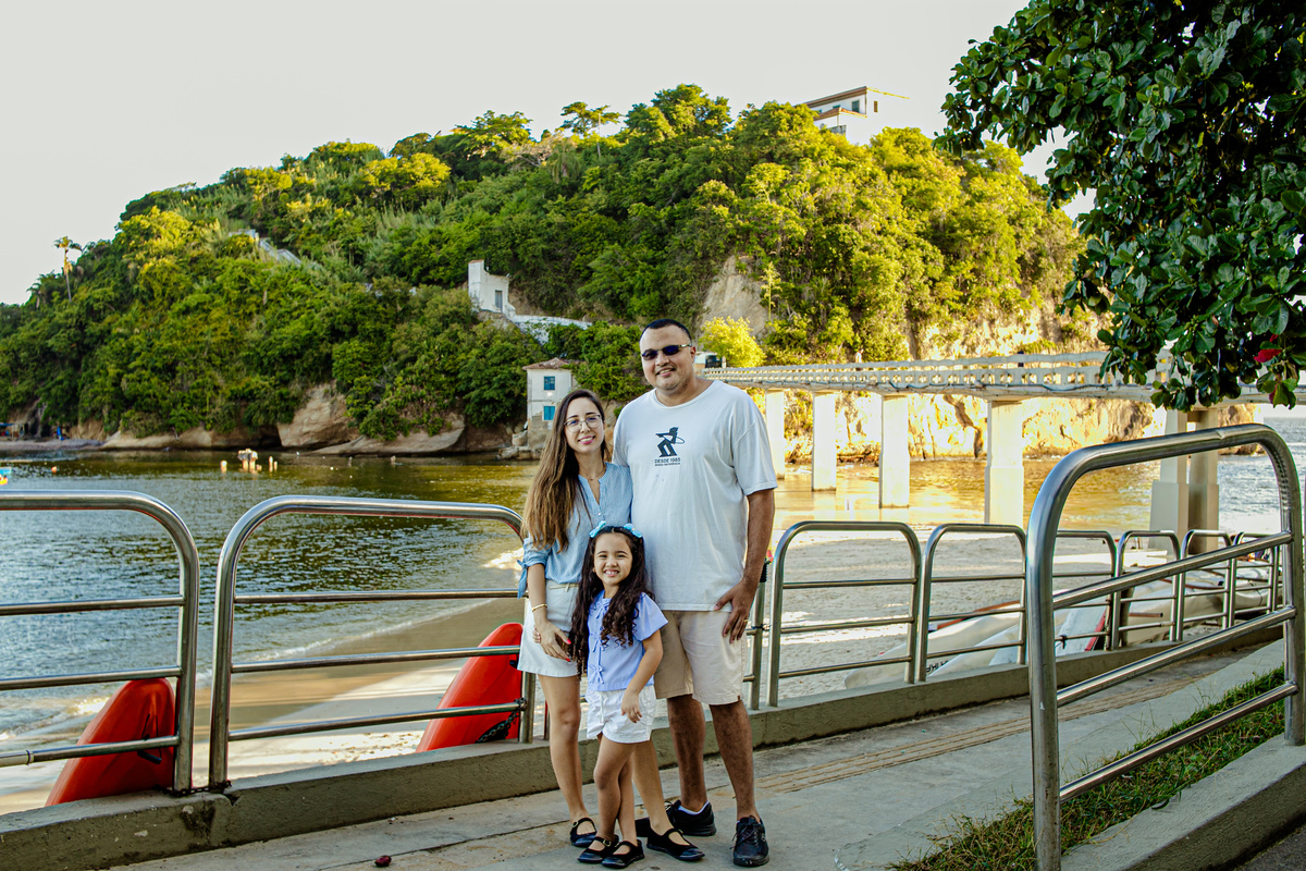 ensaio em família Boa Viagem MAC Niterói Rio de Janeiro Icaraí família mãe e filha pai floresta praia mar tarde, pôr do sol, neltur 