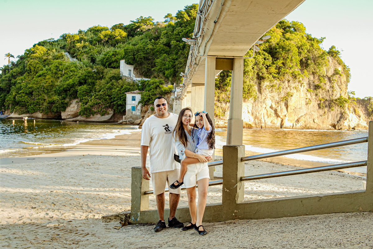 ensaio em família Boa Viagem MAC Niterói Rio de Janeiro Icaraí família mãe e filha pai floresta praia mar tarde, pôr do sol, neltur 