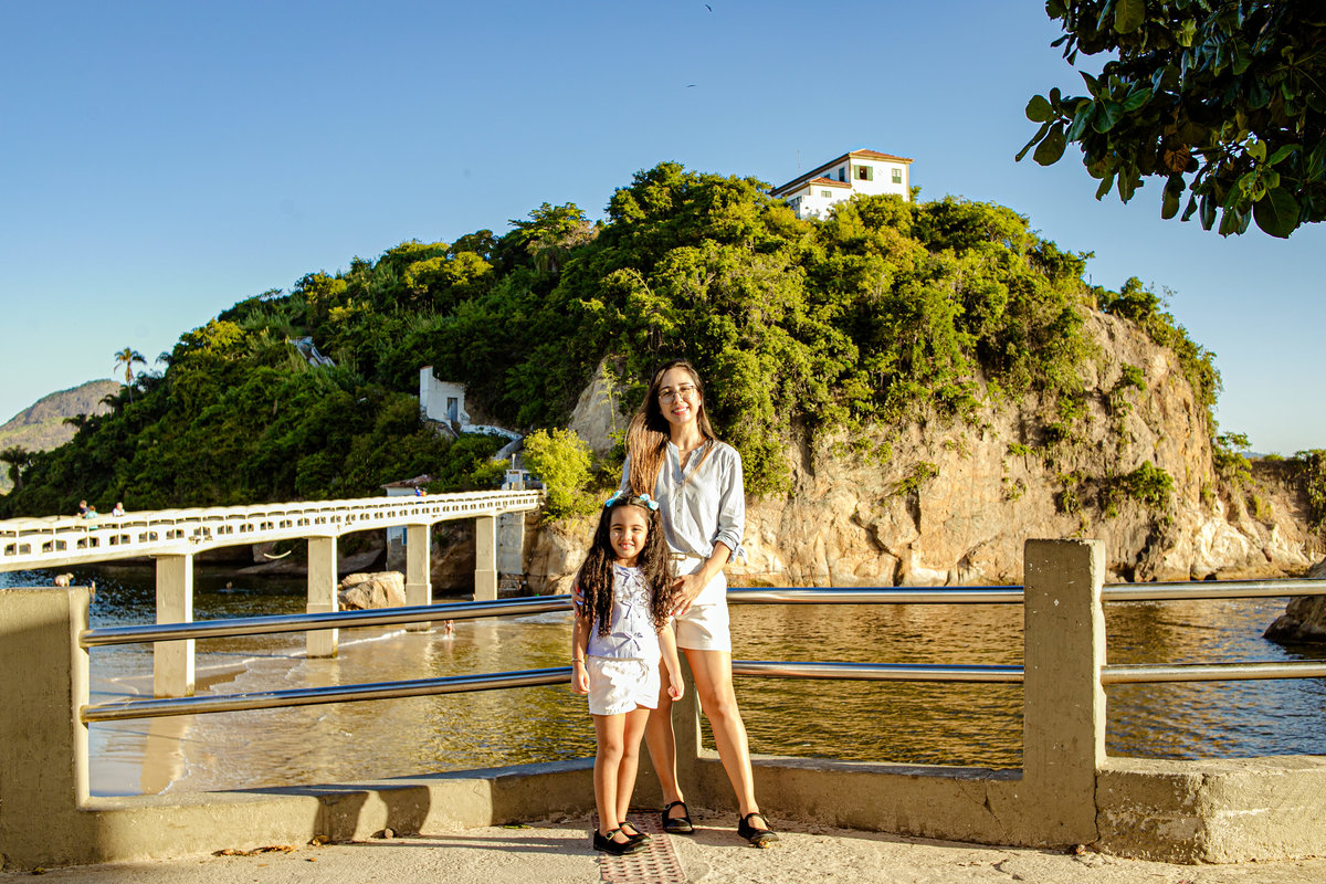 ensaio em família Boa Viagem MAC Niterói Rio de Janeiro Icaraí família mãe e filha pai floresta praia mar tarde, pôr do sol, neltur 