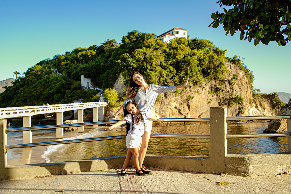 ensaio em família Boa Viagem MAC Niterói Rio de Janeiro Icaraí família mãe e filha pai floresta praia mar tarde, pôr do sol, neltur 