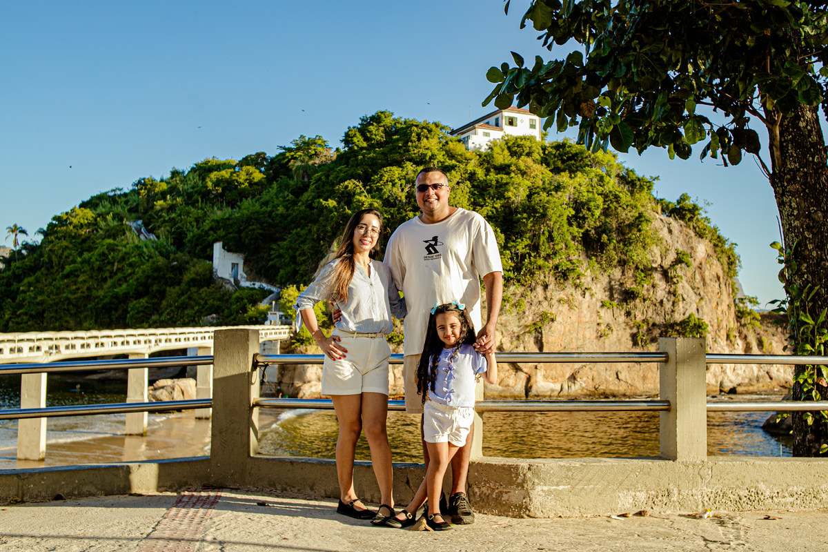 ensaio em família Boa Viagem MAC Niterói Rio de Janeiro Icaraí família mãe e filha pai floresta praia mar tarde, pôr do sol, neltur 