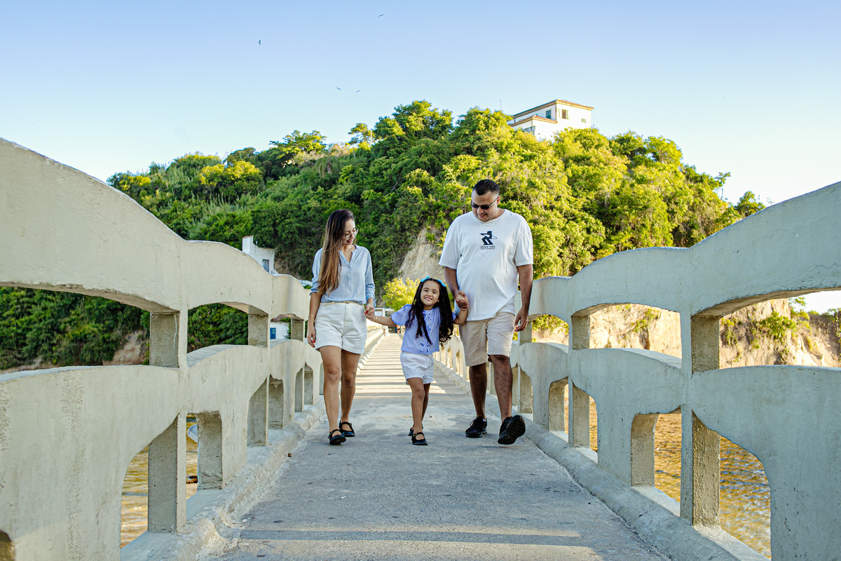 ensaio em família Boa Viagem MAC Niterói Rio de Janeiro Icaraí família mãe e filha pai floresta praia mar tarde, pôr do sol, neltur 