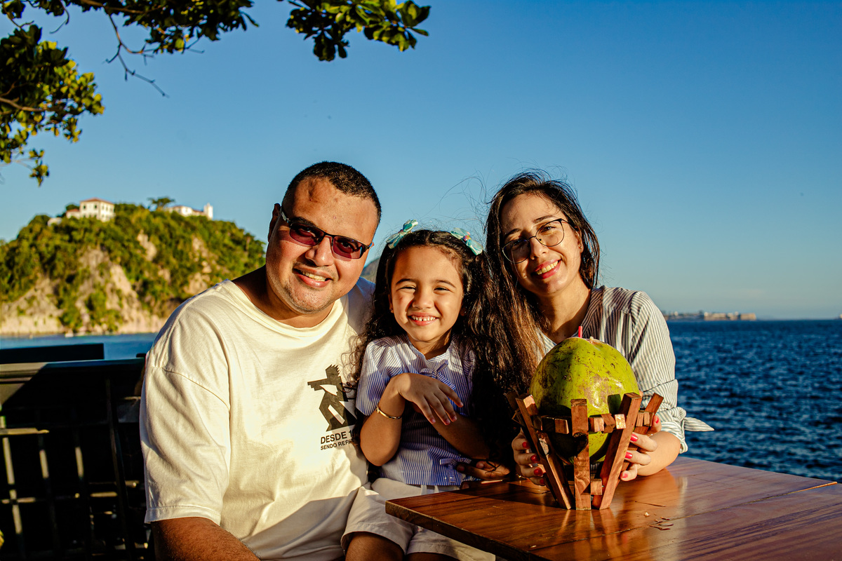 ensaio em família Boa Viagem MAC Niterói Rio de Janeiro Icaraí família mãe e filha pai floresta praia mar tarde, pôr do sol, neltur 