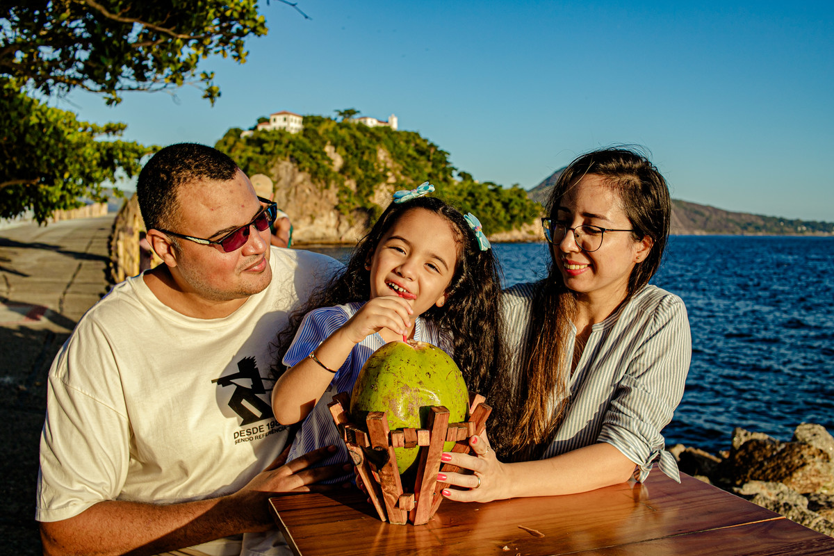 ensaio em família Boa Viagem MAC Niterói Rio de Janeiro Icaraí família mãe e filha pai floresta praia mar tarde, pôr do sol, neltur 