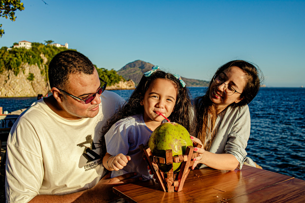 ensaio em família Boa Viagem MAC Niterói Rio de Janeiro Icaraí família mãe e filha pai floresta praia mar tarde, pôr do sol, neltur 