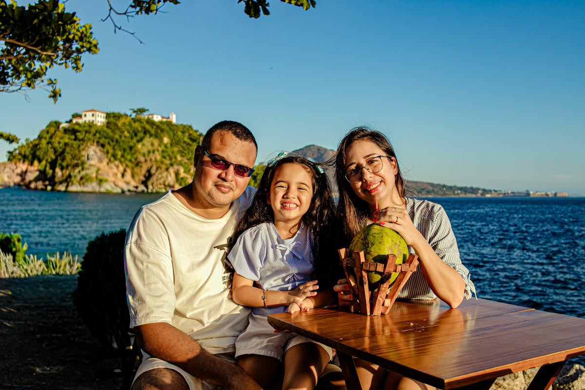 ensaio em família Boa Viagem MAC Niterói Rio de Janeiro Icaraí família mãe e filha pai floresta praia mar tarde, pôr do sol, neltur 
